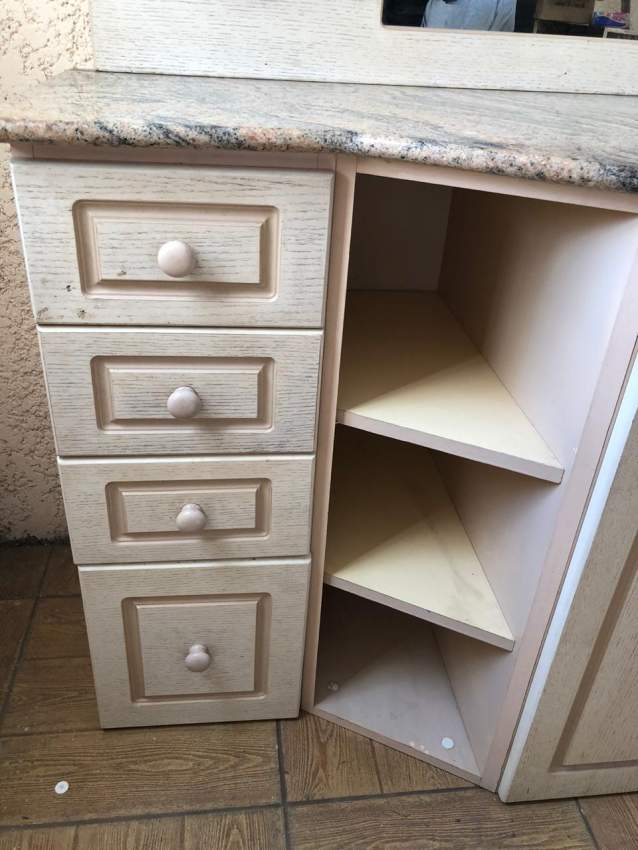 Ameublement salle de bain  - 4 - Bathroom  on Aster Vender