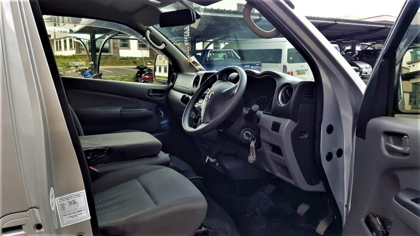 NISSAN URVAN - 7 - Passenger Van  on Aster Vender
