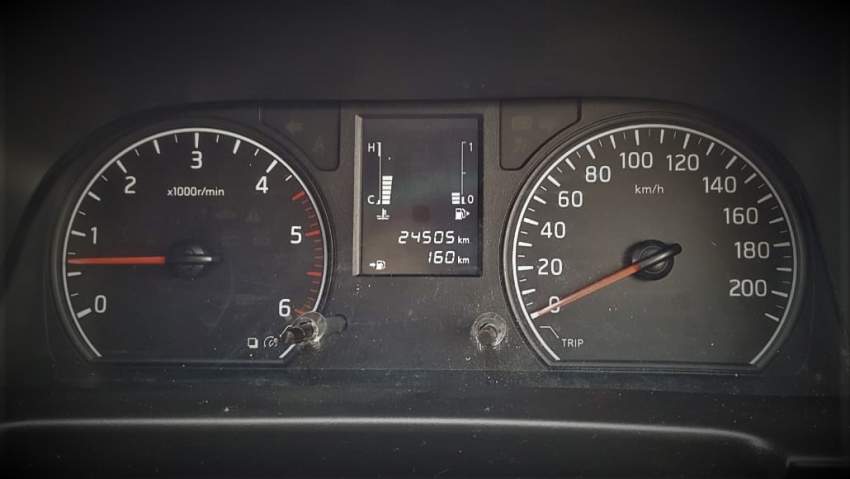 NISSAN URVAN - 8 - Passenger Van  on Aster Vender