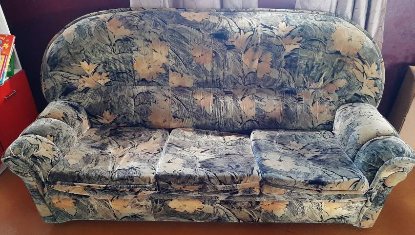 Second Hand 1 seater sofa + 3 seater sofa - 1 - Living room sets  on Aster Vender