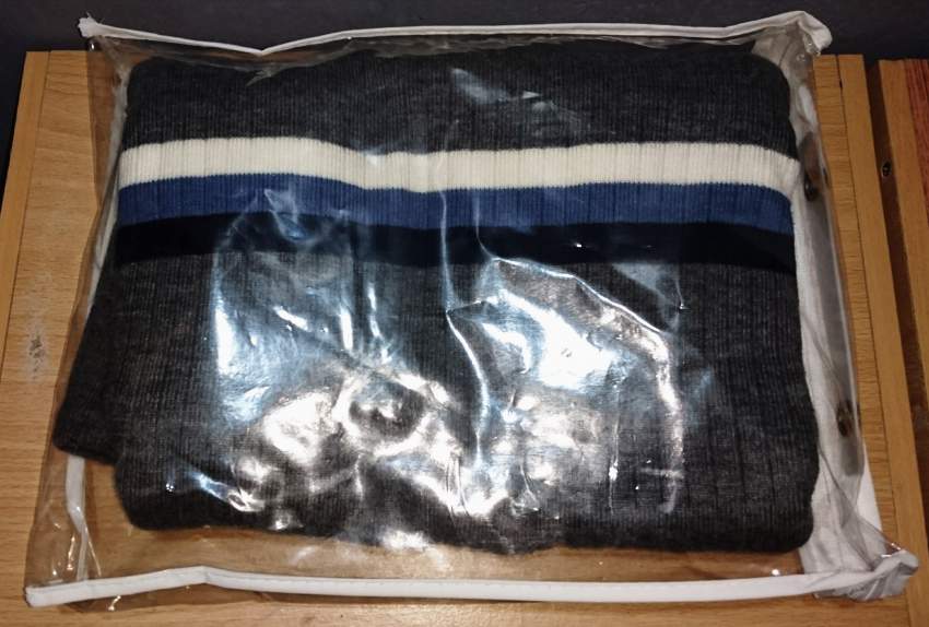 Sweater-Size L - 3 - Sweater (Men)  on Aster Vender