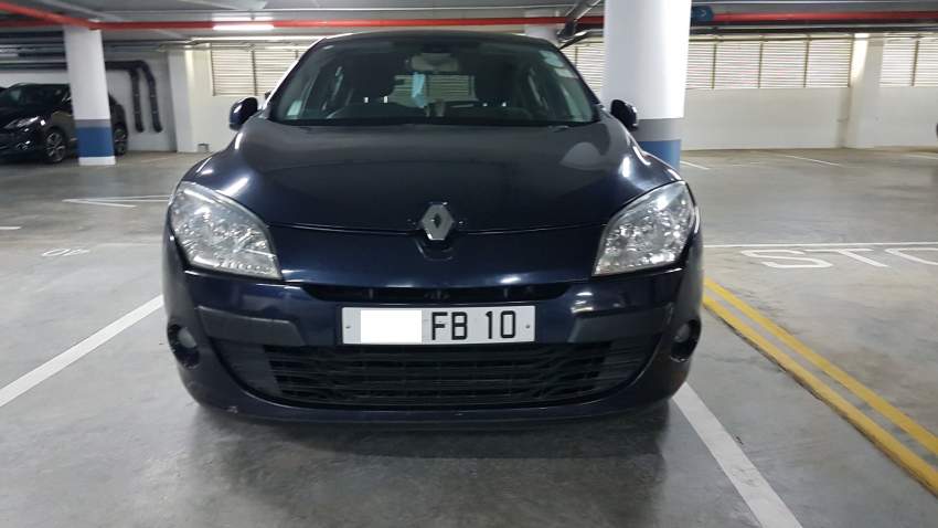 RENAULT MEGANE 2010 - 5 - Family Cars  on Aster Vender