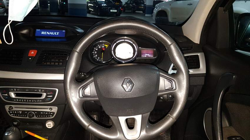 RENAULT MEGANE 2010 - 4 - Family Cars  on Aster Vender