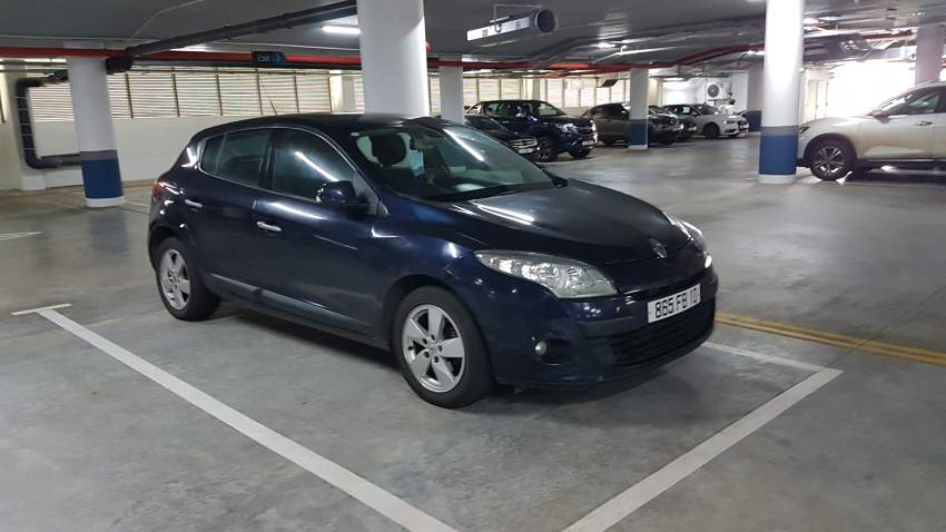 RENAULT MEGANE 2010 - 2 - Family Cars  on Aster Vender