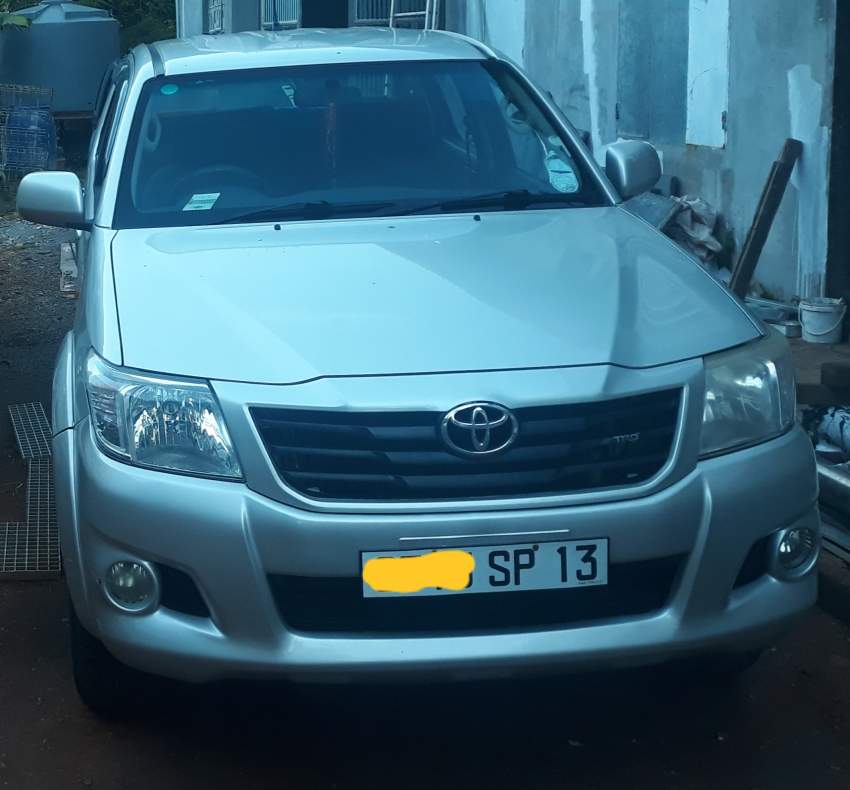 Toyota hulux 4×4 - 0 - SUV Cars  on Aster Vender