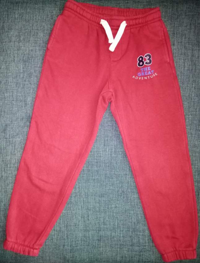  Jogging rouge 5/6 ans - 0 - Pants (Boys)  on Aster Vender