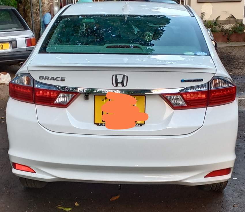 Honda grace hybrid year 2015 - 8 - Family Cars  on Aster Vender