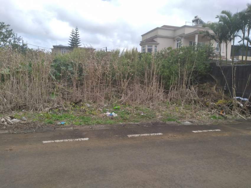 Terrain résidentiel bien situé - 1 - Land  on Aster Vender