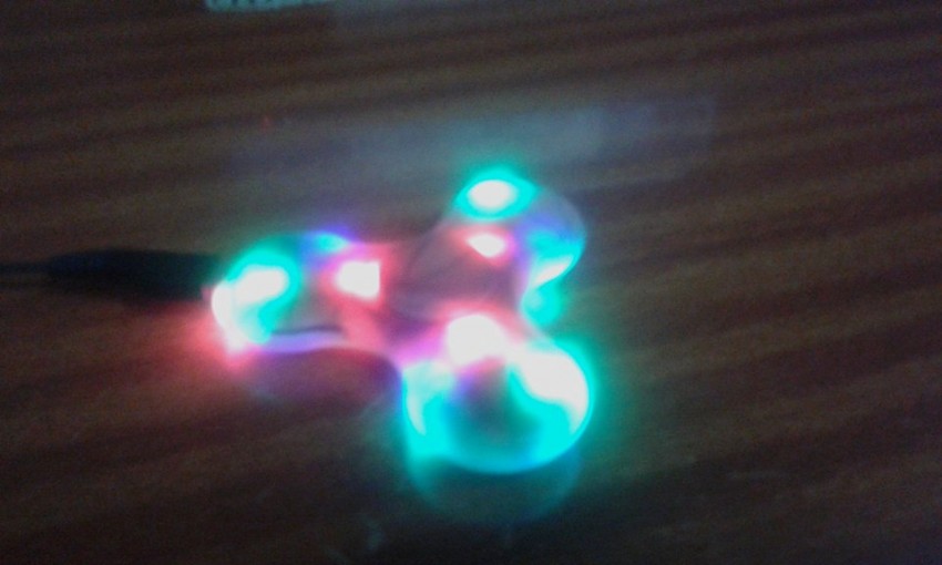Fidget Spinner With Bluetooth And Light And Memory Card ALSO  - 0 - Fidget spinners  on Aster Vender