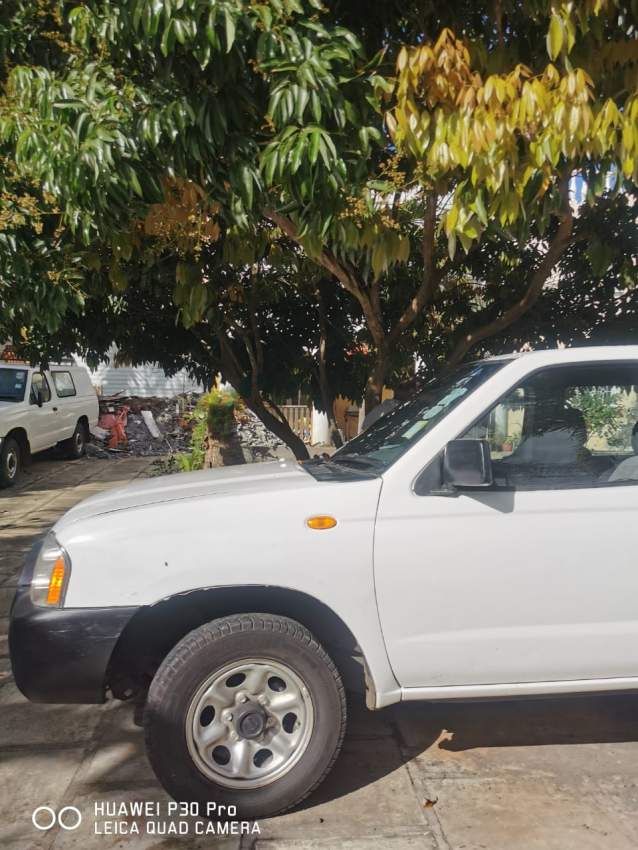 Nissan 4×2 - 3 - Pickup trucks (4x4 & 4x2)  on Aster Vender