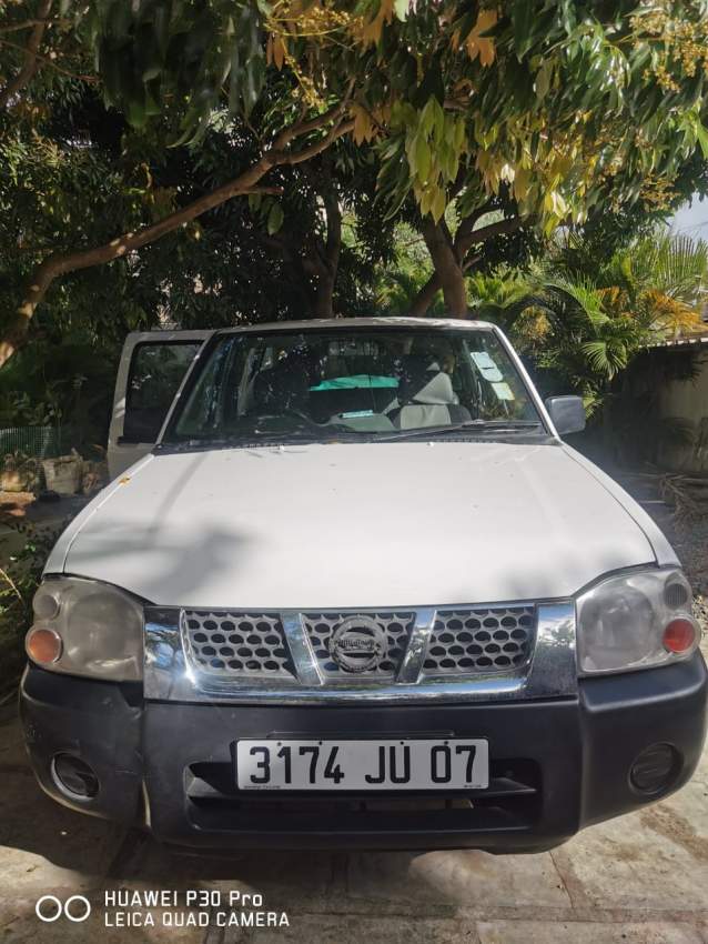 Nissan 4×2 - 4 - Pickup trucks (4x4 & 4x2)  on Aster Vender