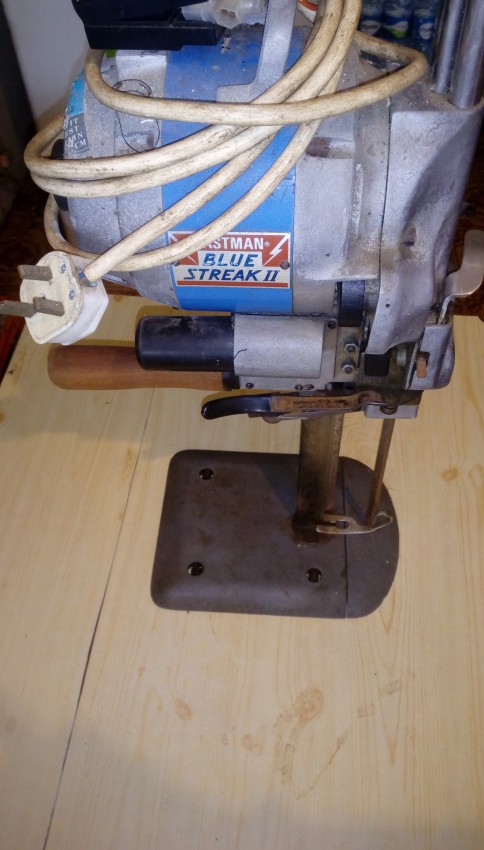 Machine a coupe textille 10