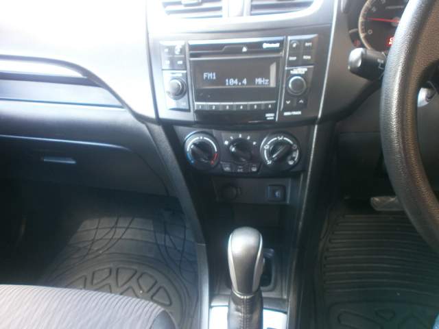 Suzuki Swift  - 5 - Family Cars  on Aster Vender