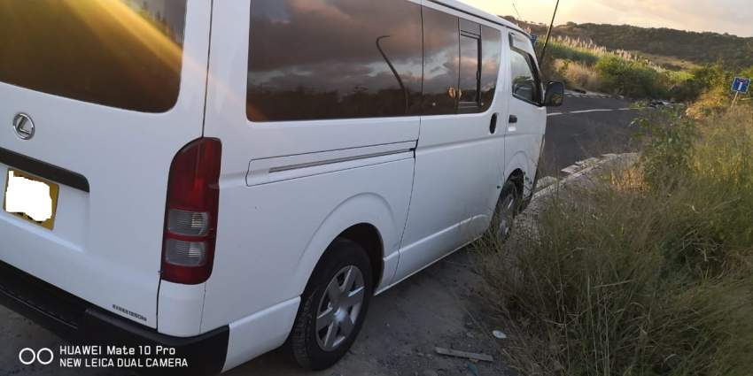 Toyota Hi ace  - 2 - Cargo Van (Delivery Van)  on Aster Vender