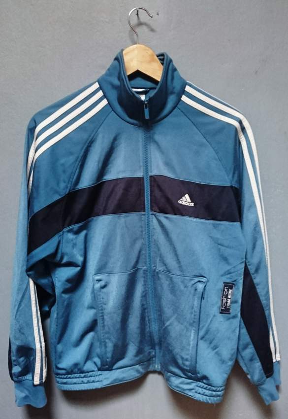 ADIDAS - RUNNING JACKET - SIZE L  - 0 - Sports outfits  on Aster Vender
