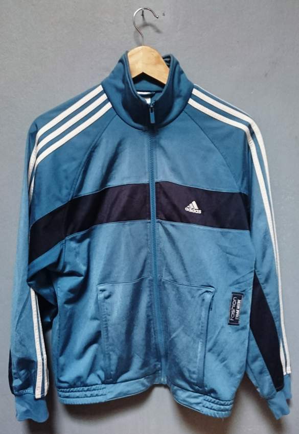 ADIDAS - RUNNING JACKET - SIZE L on Aster Vender