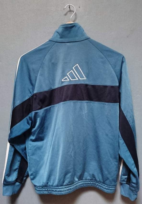 ADIDAS - RUNNING JACKET - SIZE L  - 1 - Sports outfits  on Aster Vender