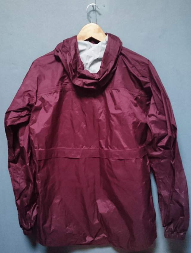 QUECHUA - RAINPROOF JACKET - SIZE L - 1 - Jackets & Coats (Men)  on Aster Vender