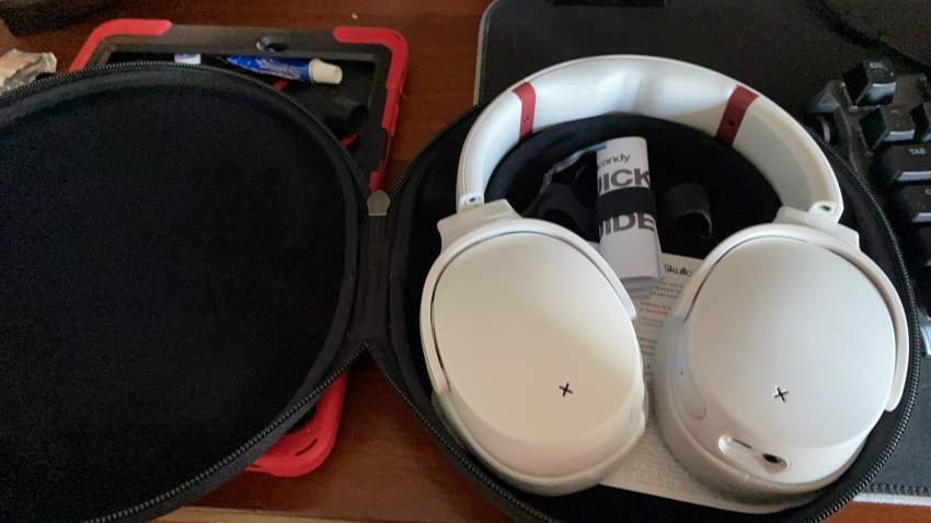 Skull Candy Venue ANC Headphones on Aster Vender