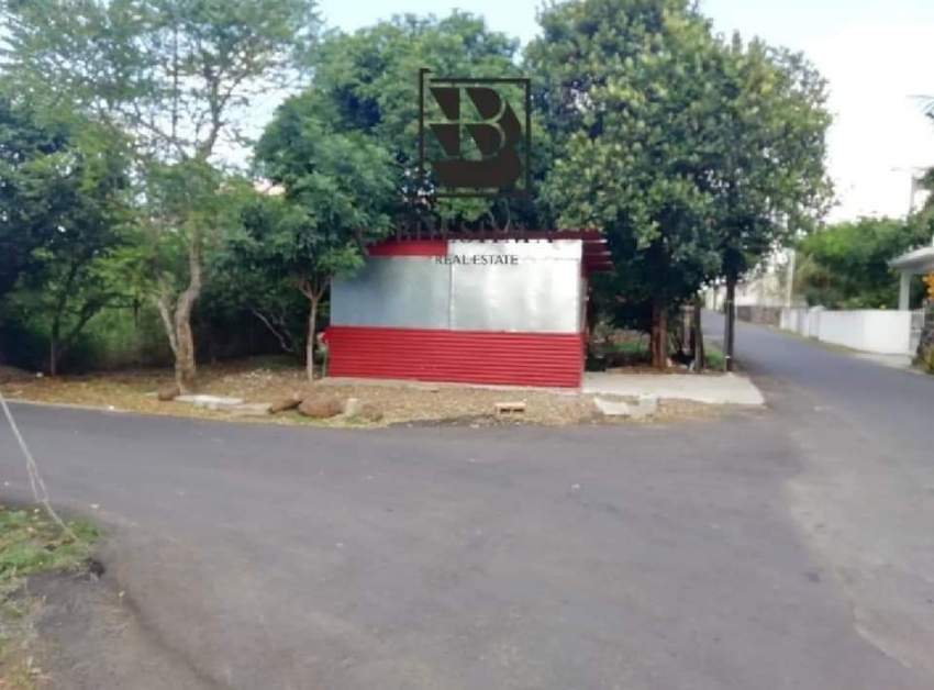 15 perches at Grand Gaube near seaside and apartment @ Rs 150,000/perc - 2 - Land  on Aster Vender