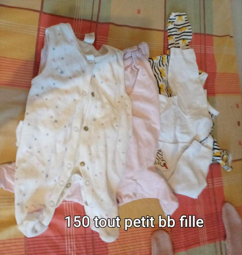Lot vêtement bb - 0 - Hoodies & Sweatshirts (Kids)  on Aster Vender