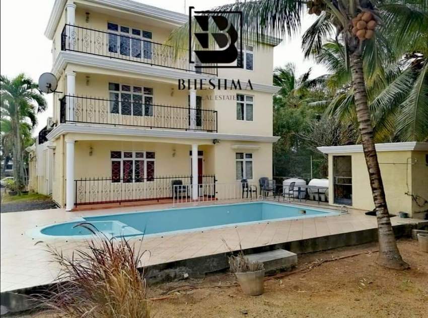 3 storey, 8 bedrooms bungalow in Mont Choisy for sale - 3 - Beach Houses  on Aster Vender
