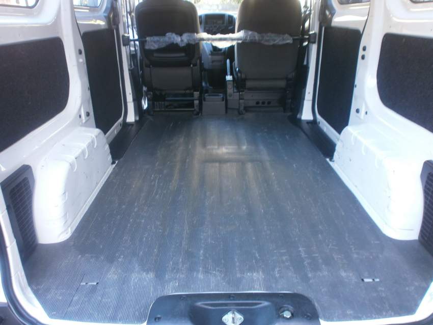 NISSAN NV 200 - 4 - Cargo Van (Delivery Van)  on Aster Vender