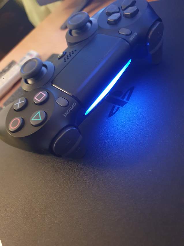 PS4 Slim - 6 - PlayStation 4 (PS4)  on Aster Vender