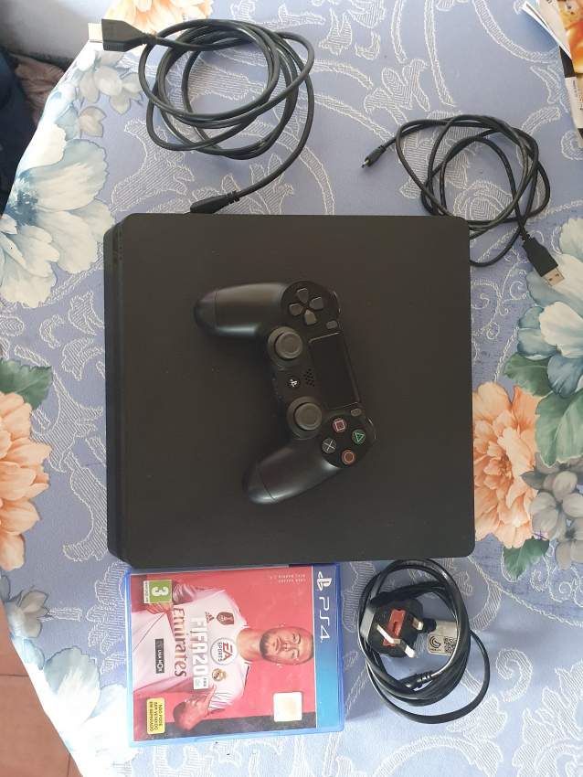 PS4 Slim - 4 - PlayStation 4 (PS4)  on Aster Vender