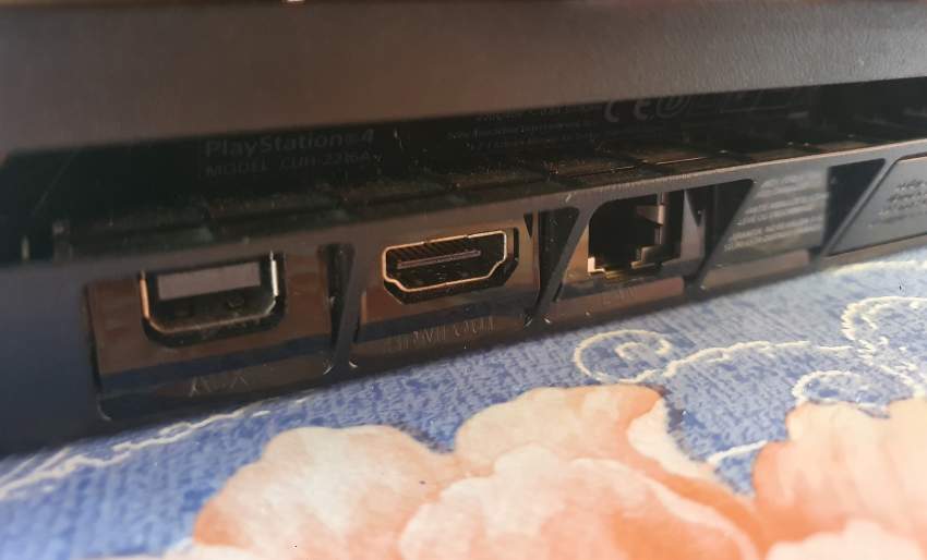 PS4 Slim - 3 - PlayStation 4 (PS4)  on Aster Vender