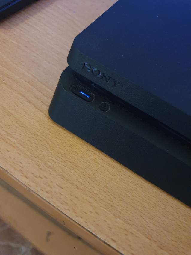 PS4 Slim - 5 - PlayStation 4 (PS4)  on Aster Vender