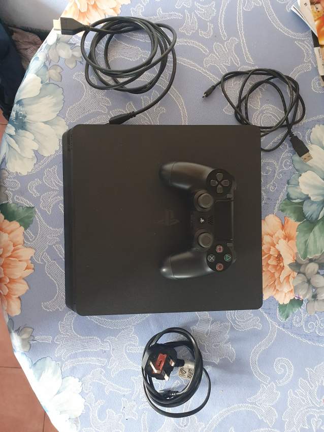 PS4 Slim - 0 - PlayStation 4 (PS4)  on Aster Vender
