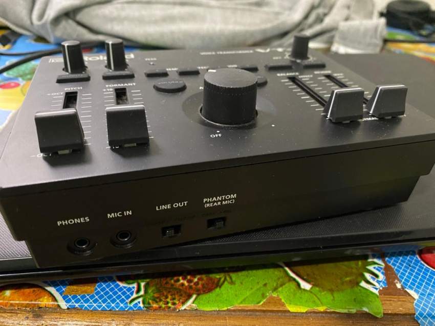 INTERFACE ET TRANSFORMATEUR DE VOIX - ROLAND Vt-4  - 1 - Other Studio Equipment  on Aster Vender