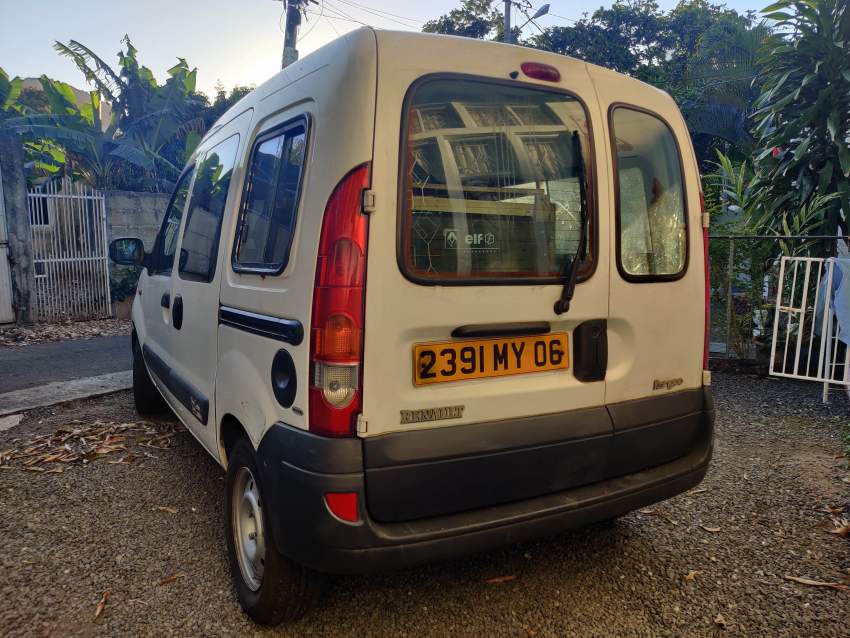 Renault Kangoo - 1 - Cargo Van (Delivery Van)  on Aster Vender