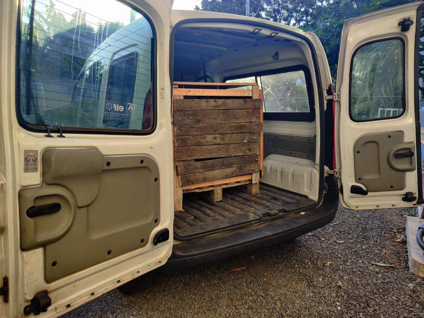 Renault Kangoo - 2 - Cargo Van (Delivery Van)  on Aster Vender