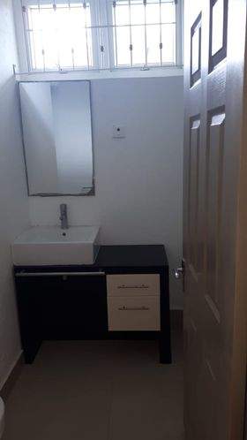 A  STUDIO ON SALE / UN STUDIO  A VENDRE A GRAND BAIE - 5 - Room in House  on Aster Vender