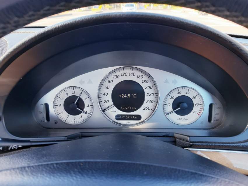 Mercedes E Class E200 Kompressor Avantgarde Edition 2008 - 6 - Luxury Cars  on Aster Vender