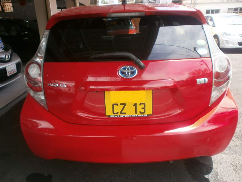 TOYOTA AQUA - 3 - Family Cars  on Aster Vender