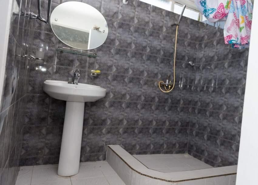 For rent unfurnished house - 5 - House  on Aster Vender