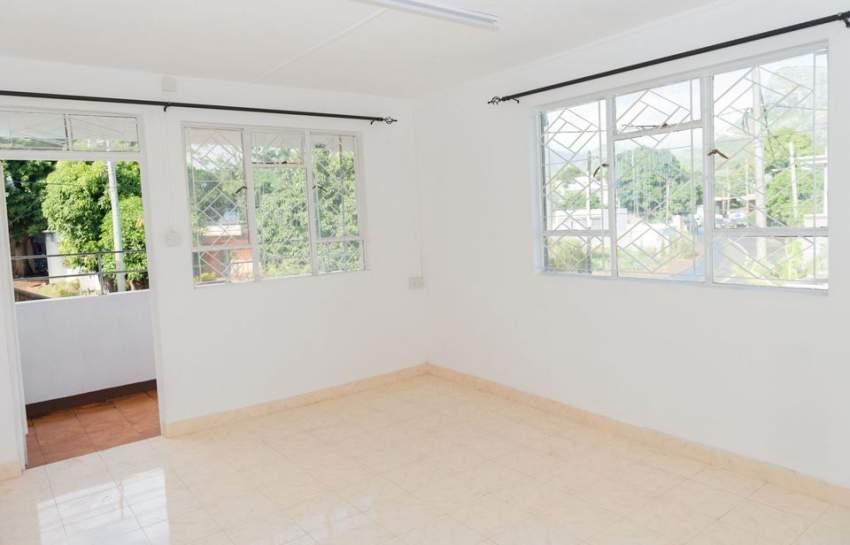 For rent unfurnished house - 6 - House  on Aster Vender