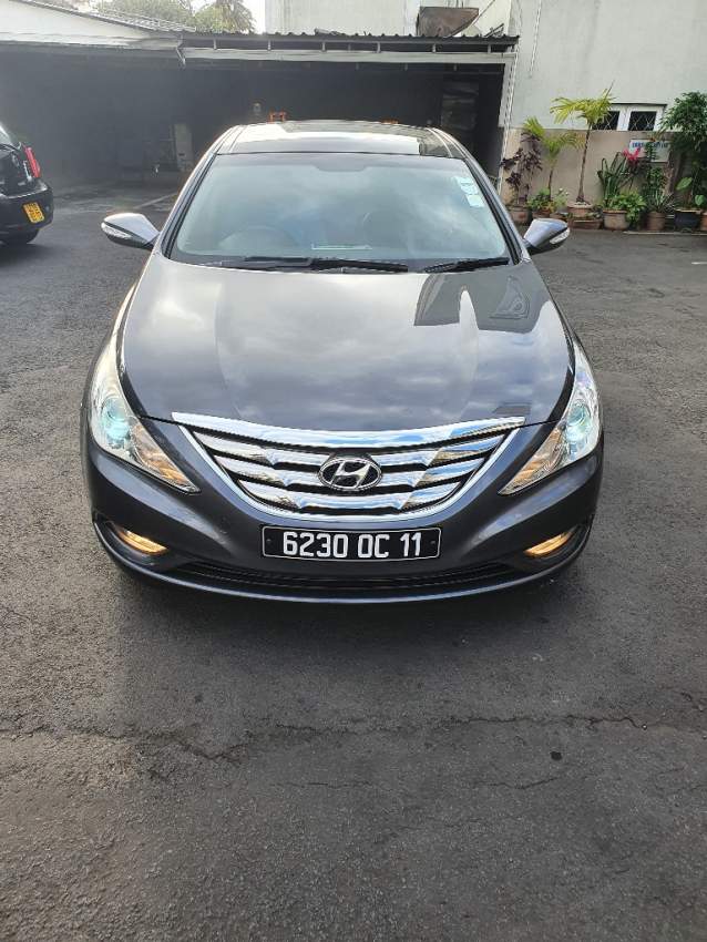 Hyundai Sonata 2011 2.4 - 4 - Luxury Cars  on Aster Vender