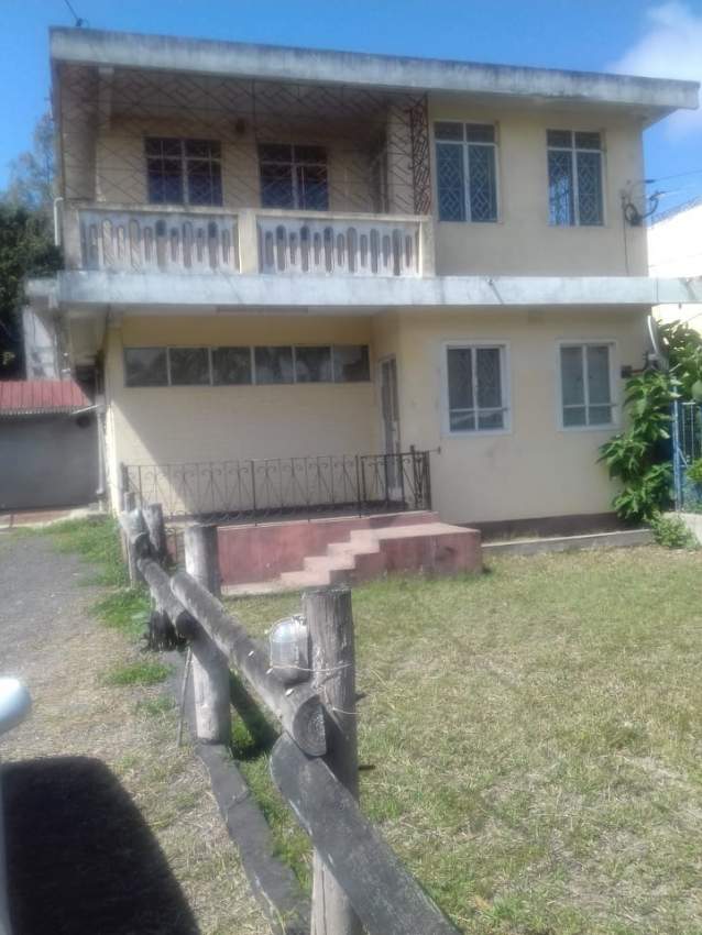 MAISON - 6 CHAMBRES - NON MEUBLÉE - 600 M² on Aster Vender