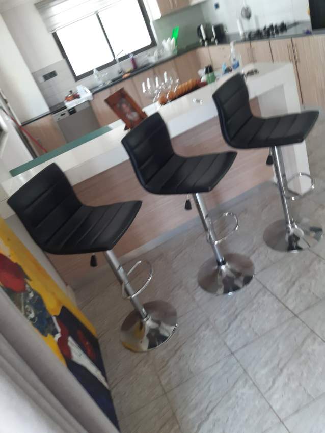bar stools on Aster Vender