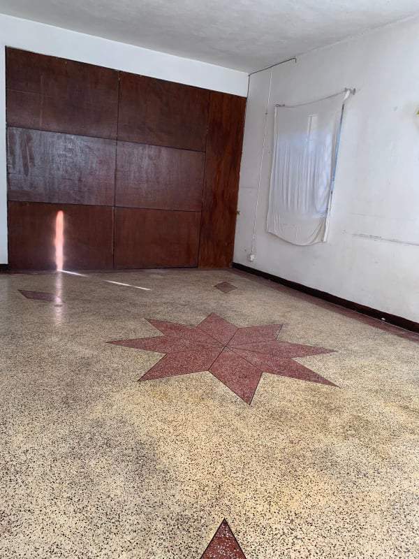 MAISON - 6 CHAMBRES - 600 M² - 2 - House  on Aster Vender