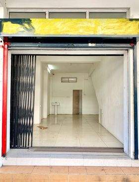 COMMERCIAL BUILDING AND APARTMENT ON SALE IN PORT LOUIS  - 5 - Commercial Space  on Aster Vender