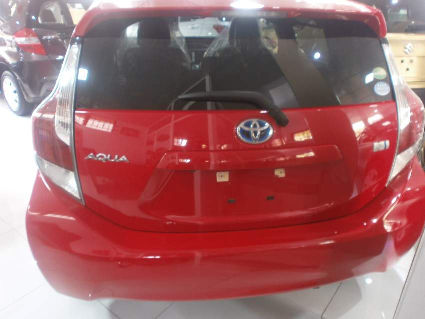 TOYOTA AQUA - 5 - Family Cars  on Aster Vender