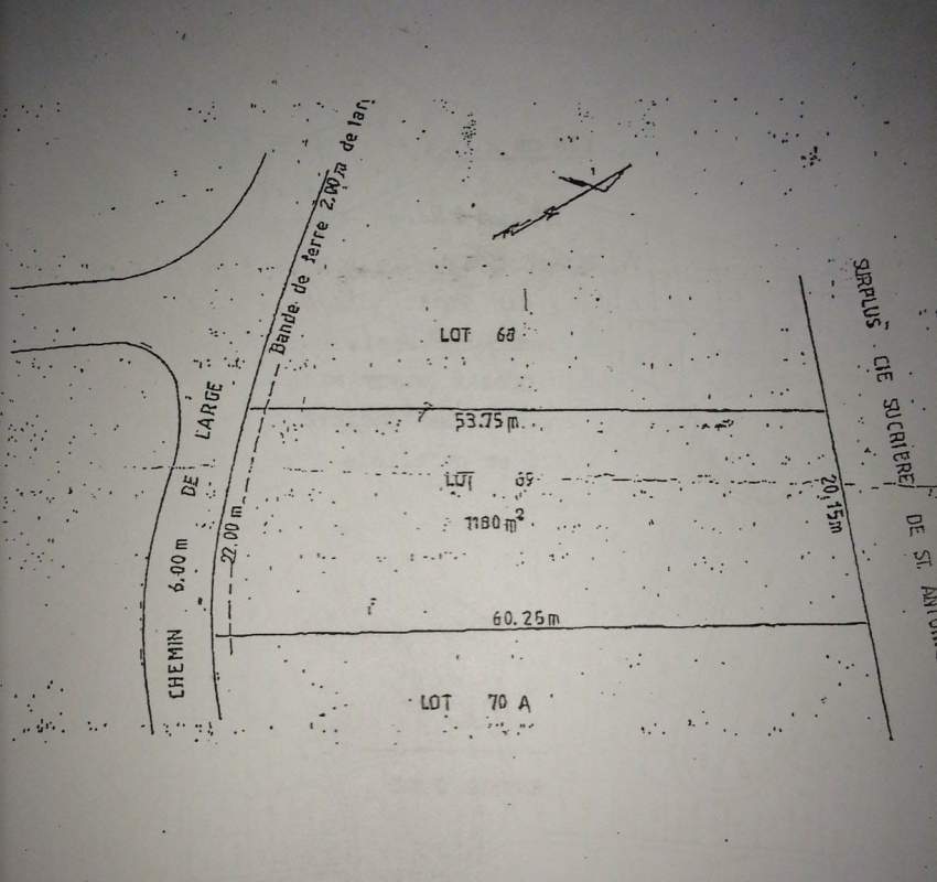 PIED DANS L EAU FOR SALE PETIT VILLAGE ST ANTOINE on Aster Vender