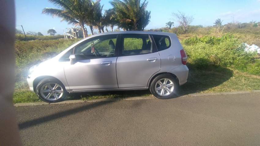 Honda fit 02 Car  - 1 - Family Cars  on Aster Vender