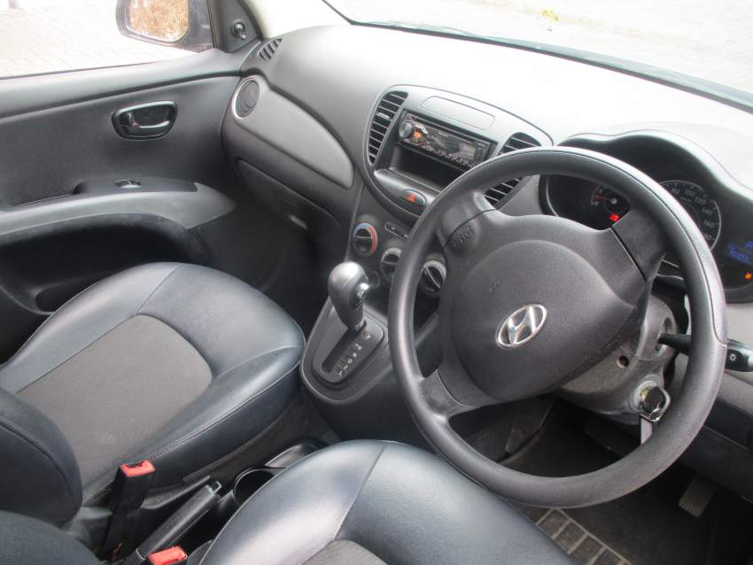 Hyundai i10 grey 2016 - 2 - Compact cars  on Aster Vender