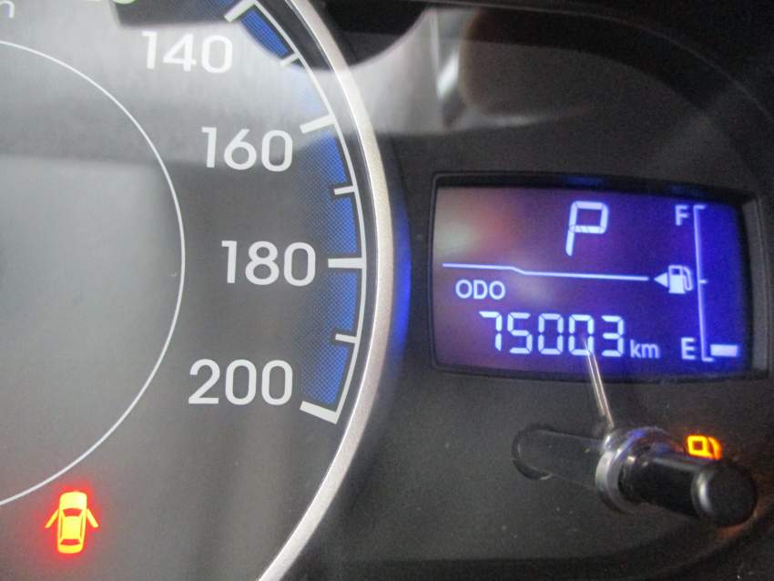 Hyundai i10 grey 2016 - 1 - Compact cars  on Aster Vender